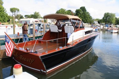 1957 Chris Craft Futura 'Black Beauty' 33 ft