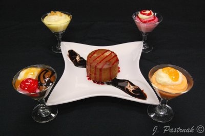 DSC_1323-cheesecake + minis.jpg