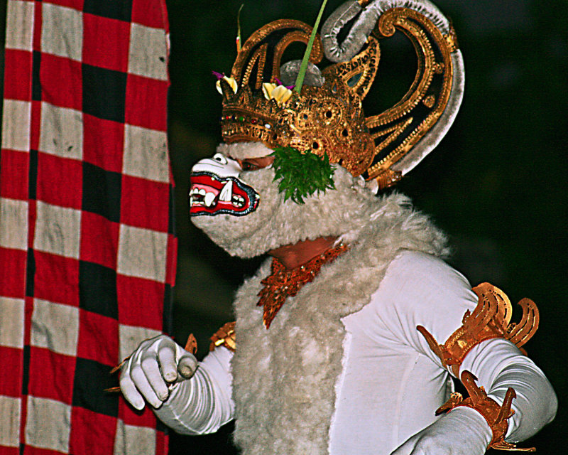 Sunset dance at Uluwatu Temple