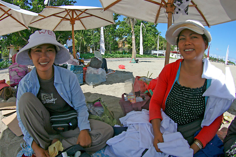 Beach Vendors - Inexpensive massages and manicures