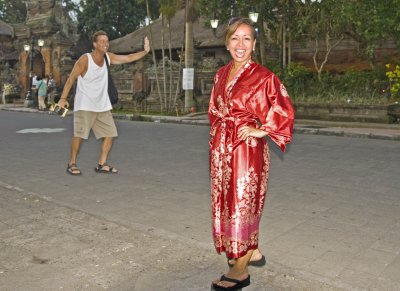 Rosemary modeling a Kimono on the streets of Ubud while Michael stops traffic
