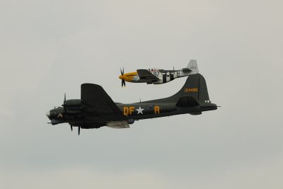 B-17 G and P-51 D