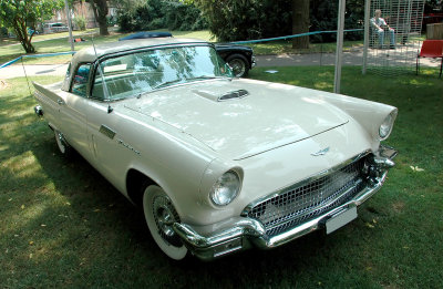 1957 Ford Thunderbird