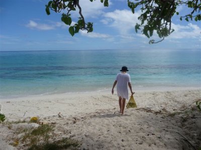 Sheri Off to Snorkel.JPG