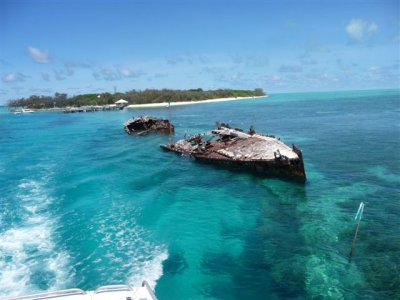 Sunken Wreck at Heron Island.JPG