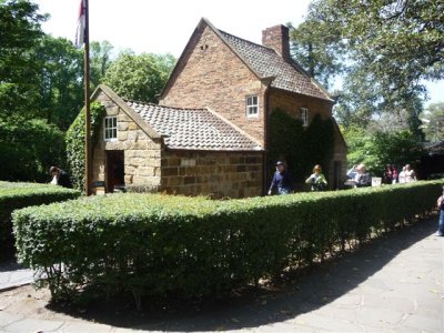 Melbourne - fitzroy gardens cooks house 3.jpg