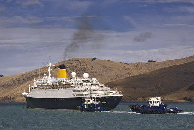 The 'Saga Rose' departs from Lyttelton