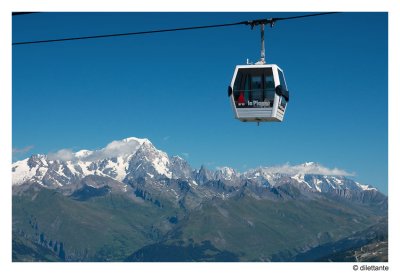Cable car over Roche de Mio (w. Mont Blanc)