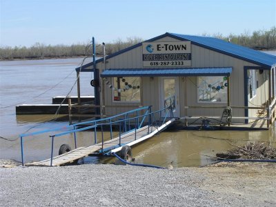 E-Tow River Restaurant- Elizabeth Town