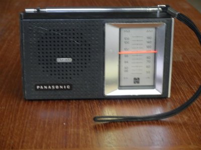 Panasonic RF-541 AM/FM transitor radio