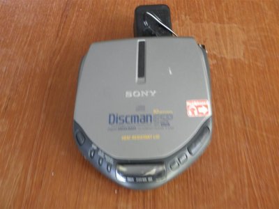Sony D-E301 Diskman CD player