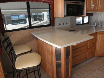 Pre-owned 2006 Winabago Tour RV