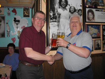 Rolf & Geo enjoying a beer