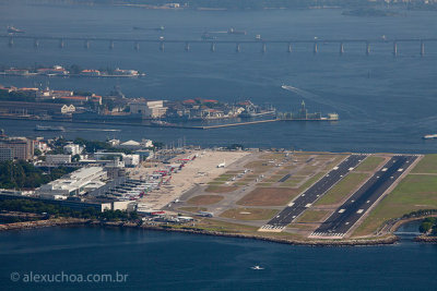 Aeroporto-Santos-Dumont-Rio-de-Janeiro-120309-8924.jpg