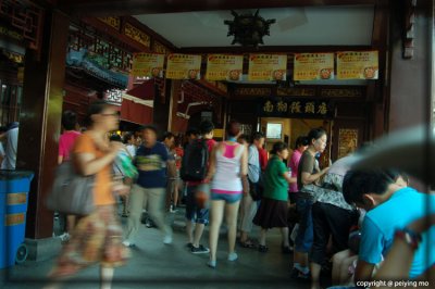Yu Garden: This store has the most famous juicy steam buns in Shanghai