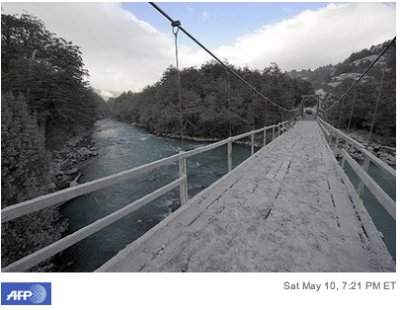 Same bridge(?) over the Rio Espolon, following the eruption of Volcan Chaiten in May 2008