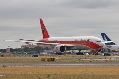  D2-TEF TAAG Angola Airlines Boeing 777-2M2/ER