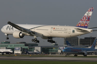 AP-BHW PIA B777-300ER