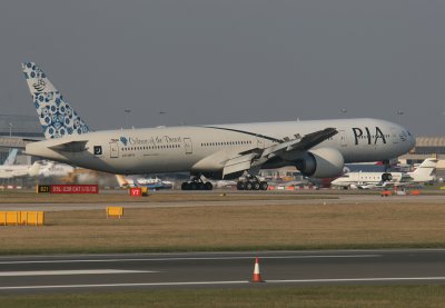 AP-BHV PIA Boeing 777-340/ER