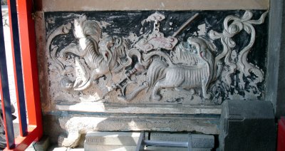 bas relief lions 2