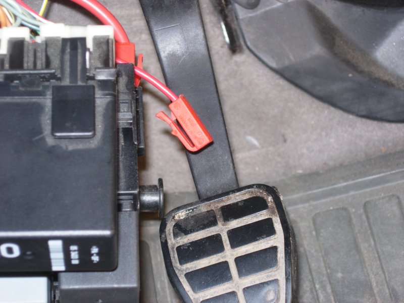 fuse box wire plug.JPG