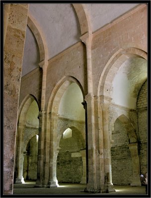 11 Nave Arcading 88001853.jpg