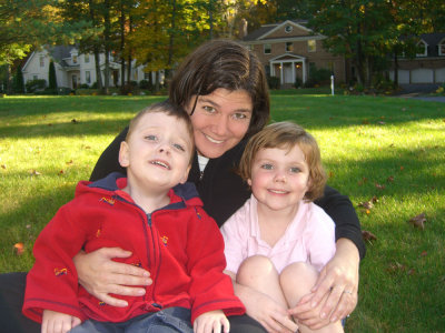 mom_kids_yard.jpg