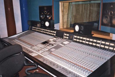 Audio mixing console