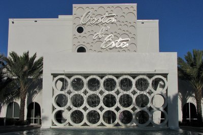 Costa d'Este entrance and fountain