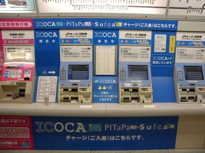 Osaka buying an icoca card