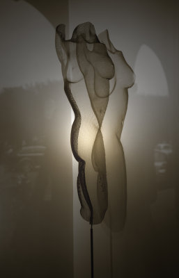 escultura vitrine in mono