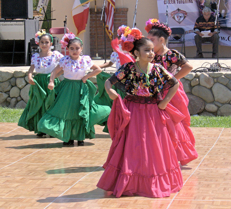 Dancing Girls - 6.jpg