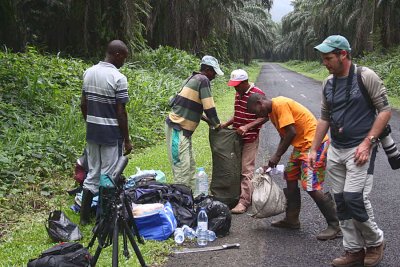 Sorting the camping loads,Cao Grande, São Tomé