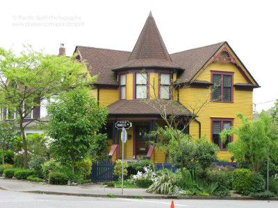 1902 Queen Anne mansion in Strathcona, East Vancouver