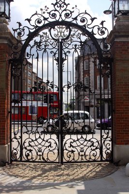 Queens Gate Hyde Park.jpg