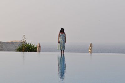 Al Husn Hotel Infinity pool, Walking on Water
