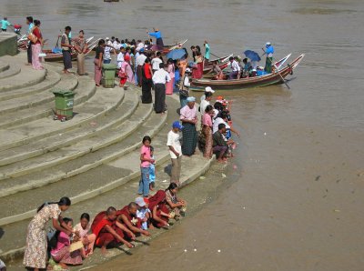 Feeding fish, Yele Paya