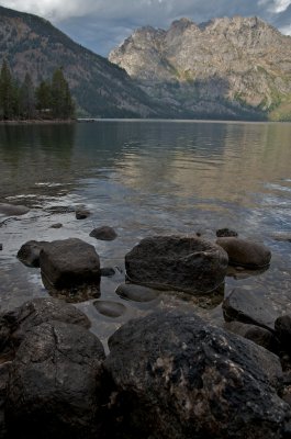 Rock shore at Lake Jenny