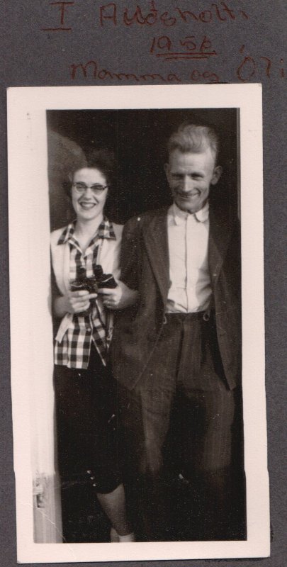Mamma kaupakona og lafur bndi  Ausholti 1956