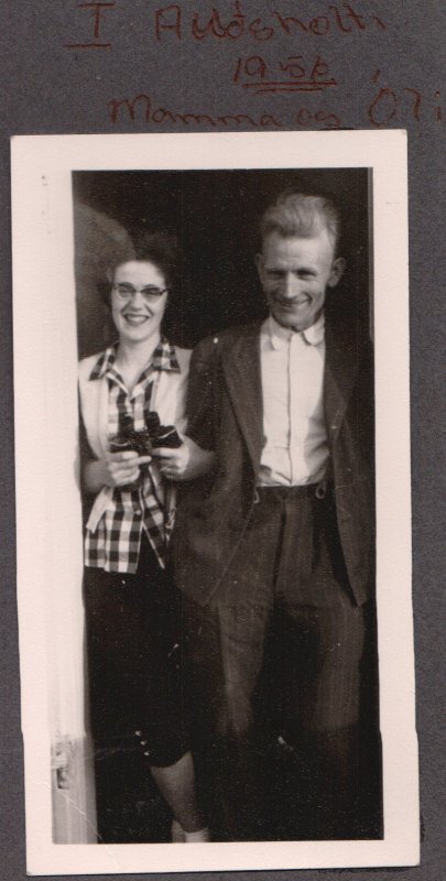 Mamma kaupakona og Ólafur bóndi í Auðsholti 1956