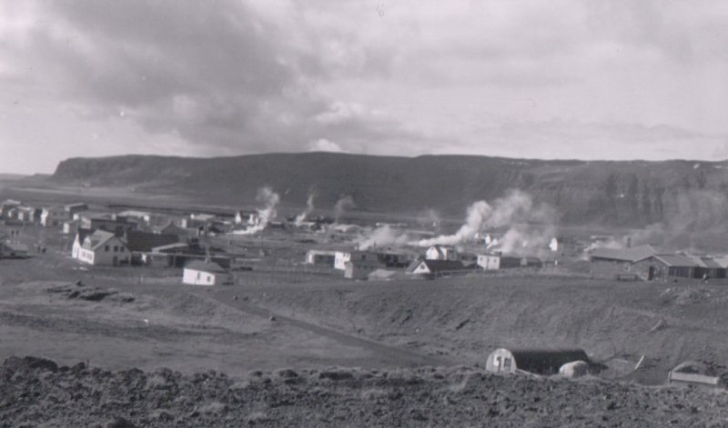 Hveragerði 1961Í ómálaða húsinu á hæðinni t.h.bjuggum við um árabil