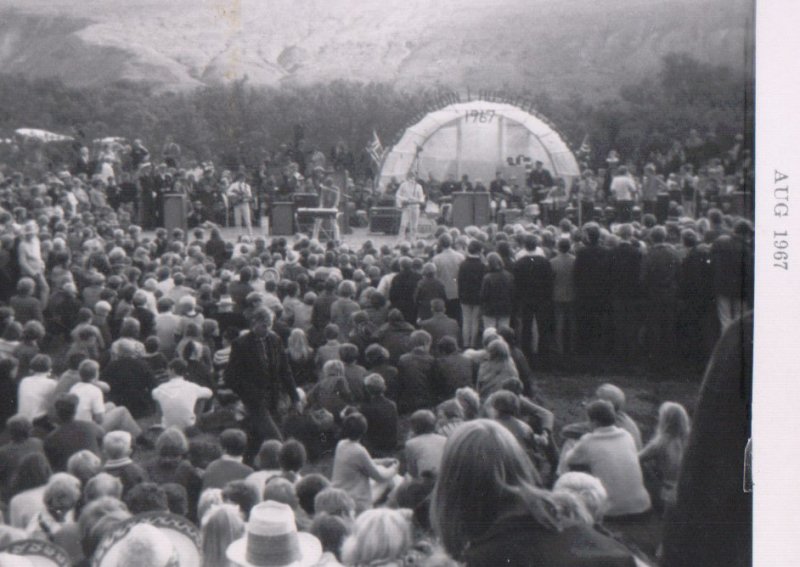 Vera í Húsafelli 1967. Amma fylgdi henni ţangađ og skemmti sér vel