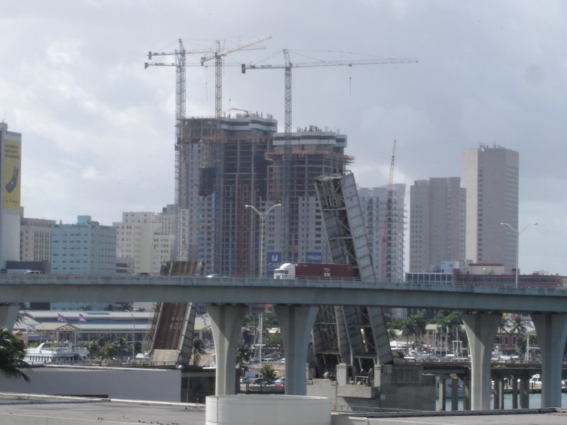 Miami consruction... isnt this place a risk for hurricanes?