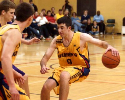 Queen's Vs McMaster M-Basketball 11-08-08