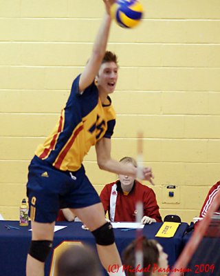 Queens Vs McMaster M-Volleyball 01930_filtered copy.jpg
