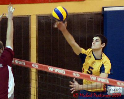Queens Vs McMaster M-Volleyball 01994_filtered copy.jpg