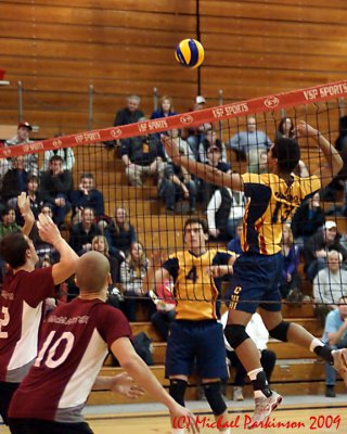Queens Vs McMaster M-Volleyball 02030_filtered copy.jpg