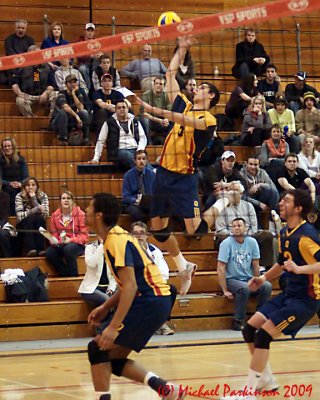 Queens Vs McMaster M-Volleyball 02034_filtered copy.jpg