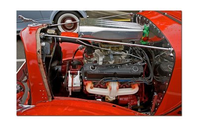 Red V8.