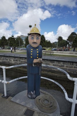 Geelong foreshore Fireman statue.jpg